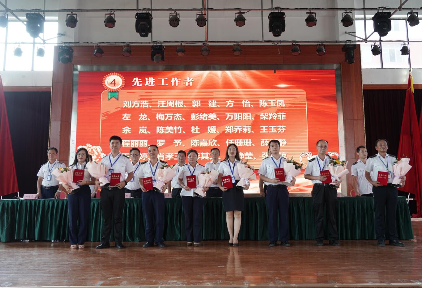 賡續(xù)百年初心，擔(dān)當(dāng)育人使命—南昌向遠(yuǎn)軌道技術(shù)學(xué)校隆重召開(kāi)2021年教師節(jié)表彰大會(huì)