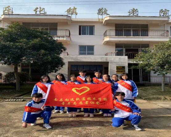 南昌向遠軌道技術學校三月春風暖人心  雷鋒精神永相傳