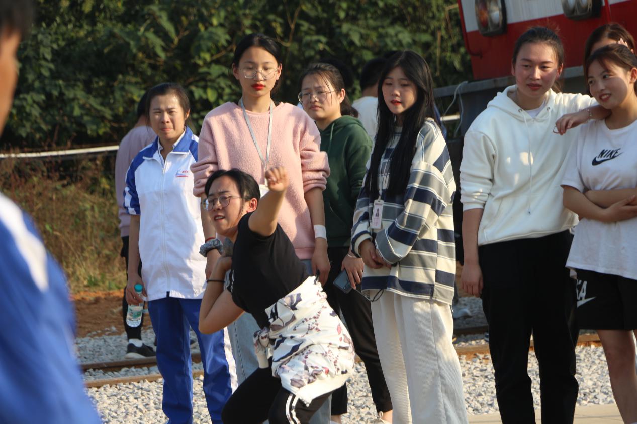 南昌向遠(yuǎn)軌道技術(shù)學(xué)校第十三屆田徑運動會之教職工風(fēng)采