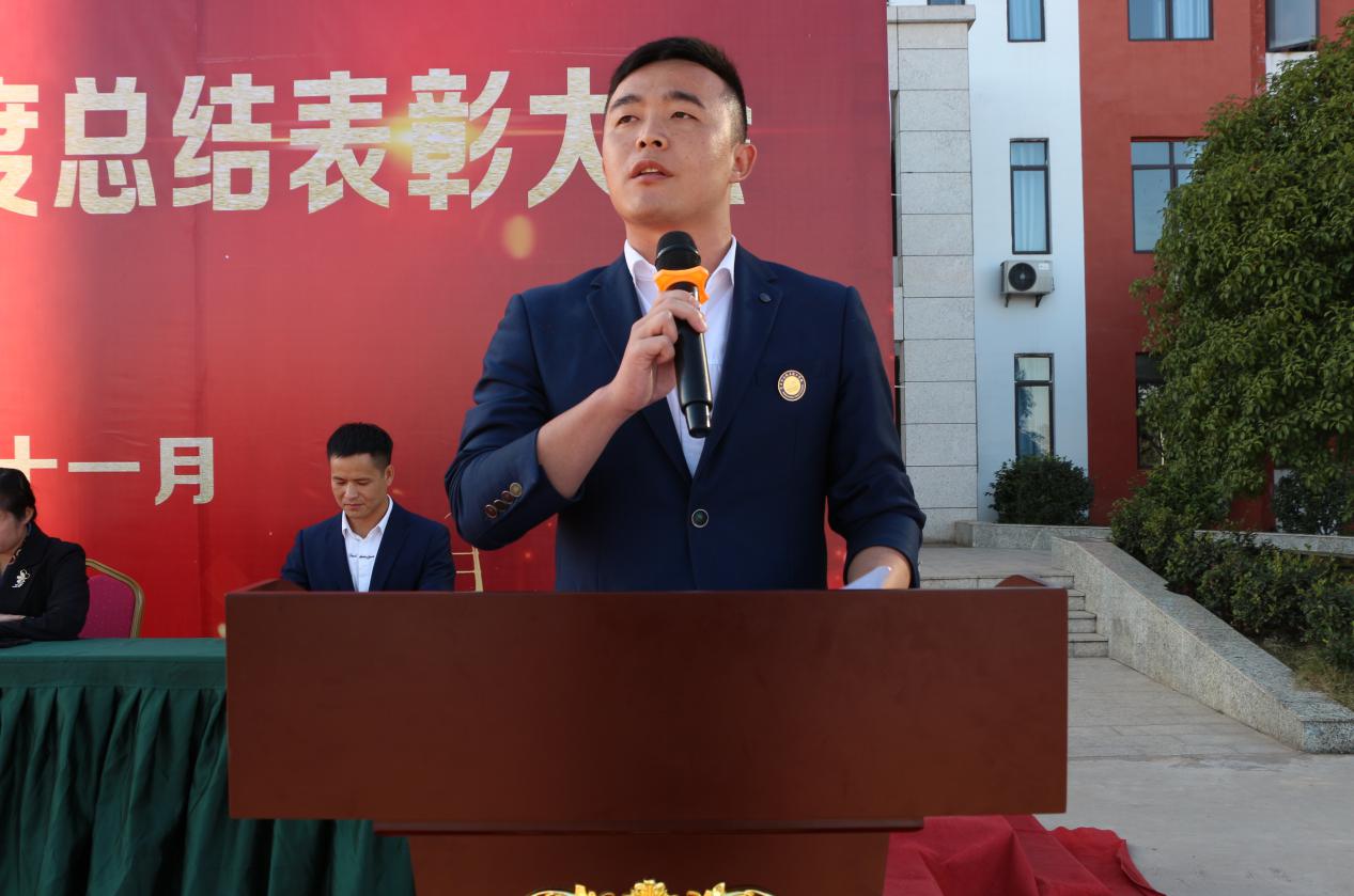 南昌向遠(yuǎn)軌道技術(shù)學(xué)校順利召開2019-2020學(xué)年度總結(jié)表彰大會