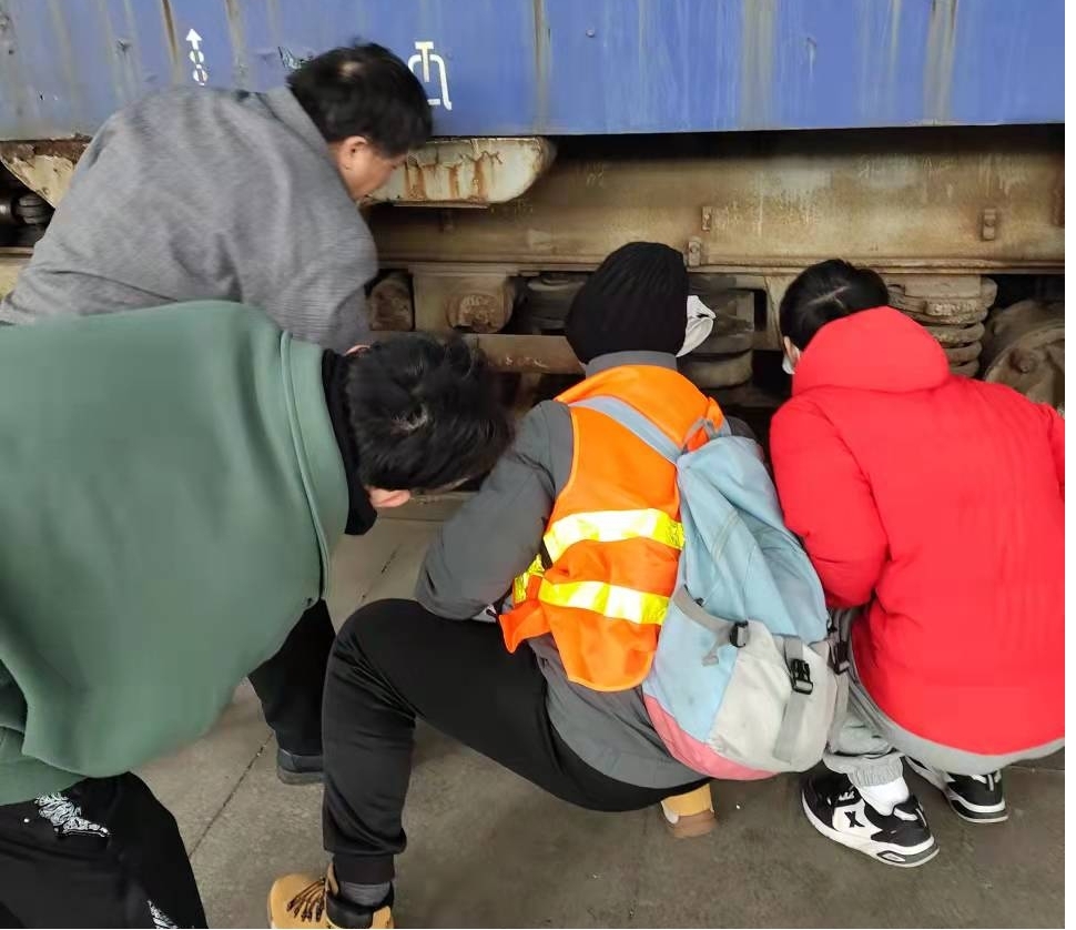 南昌向遠(yuǎn)軌道技術(shù)學(xué)校機(jī)車車輛工程系開(kāi)展實(shí)踐教學(xué)活動(dòng)