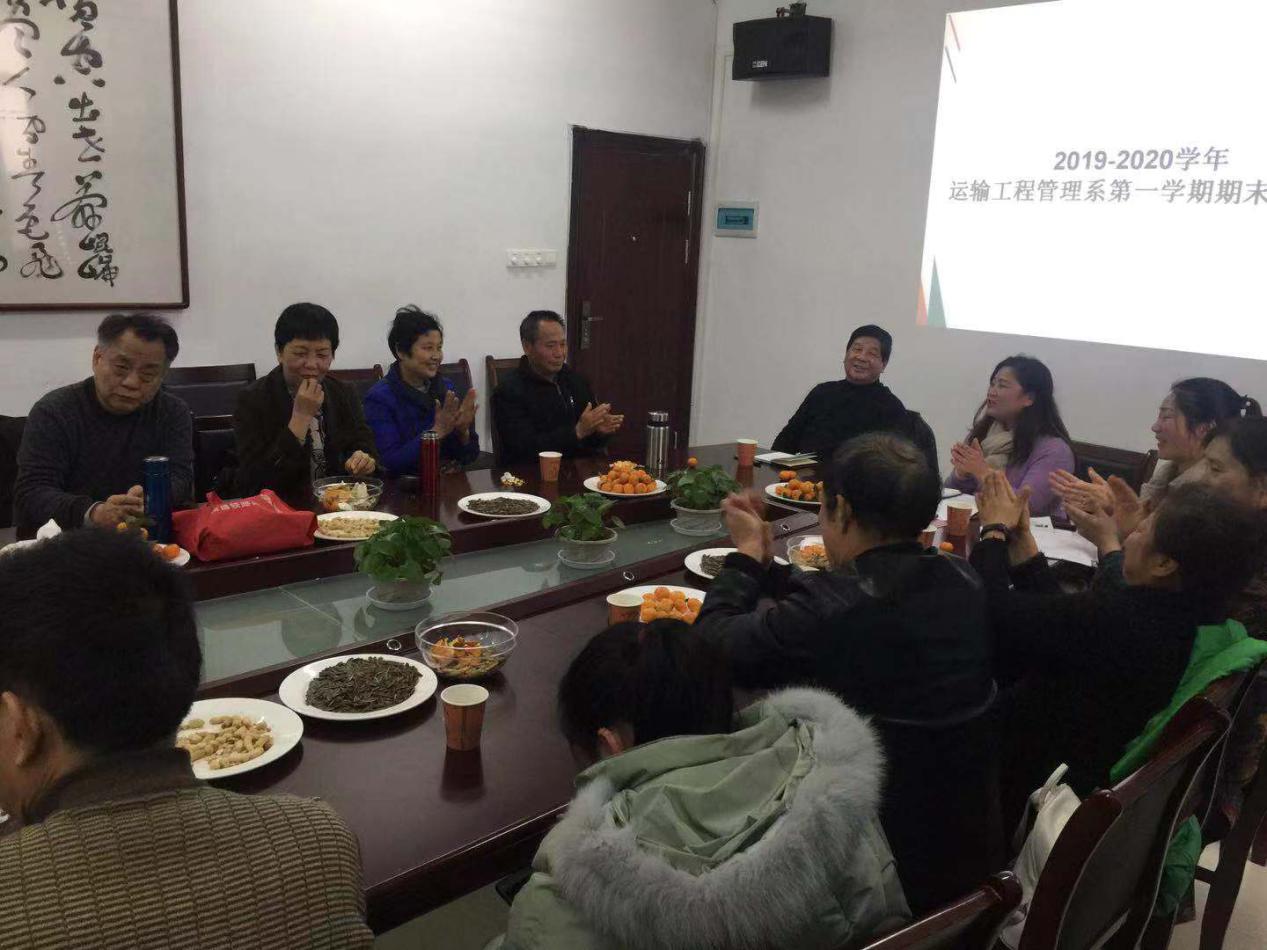 南昌向遠(yuǎn)軌道技術(shù)學(xué)校順利召開2019-2020學(xué)年第一學(xué)期期末教師教學(xué)座談會(huì)
