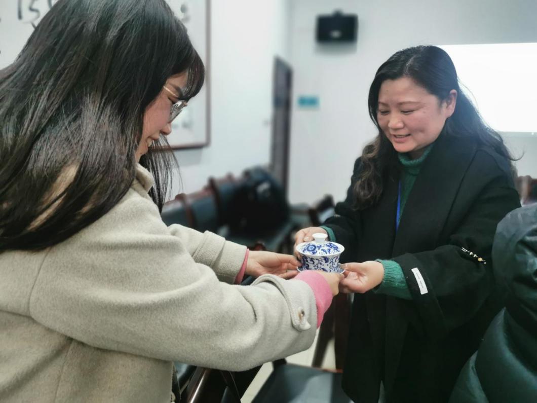 虛心求教，博采眾長——南昌向遠軌道技術學校教師師徒結對儀式