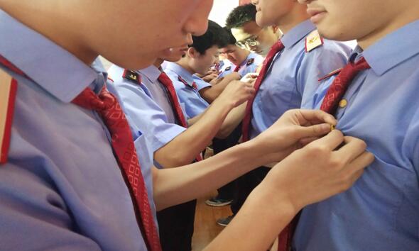 南昌向遠(yuǎn)軌道技術(shù)學(xué)校“傳遞青春火炬，點(diǎn)亮光彩未來(lái)”