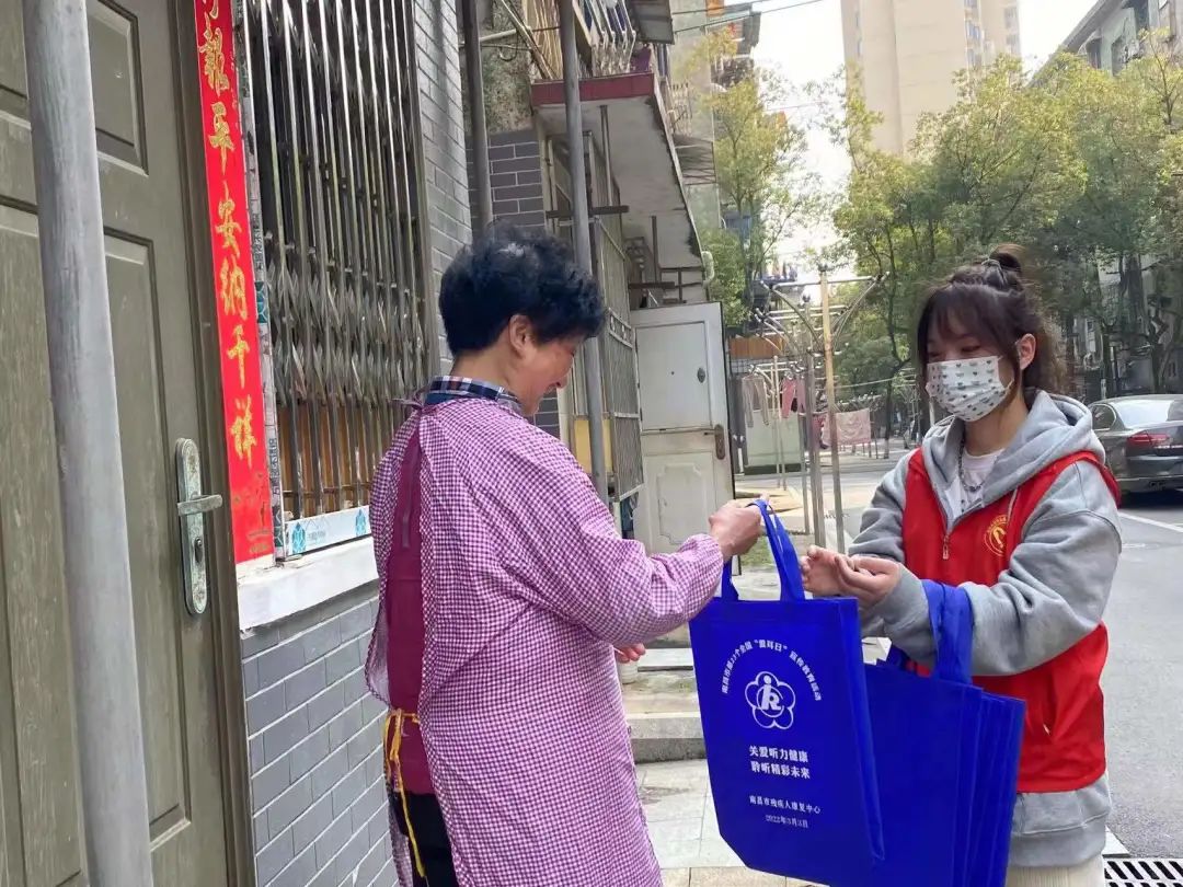 南昌向遠軌道技術(shù)學校青年志愿者協(xié)會開展3·3“愛耳日”志愿服務活動