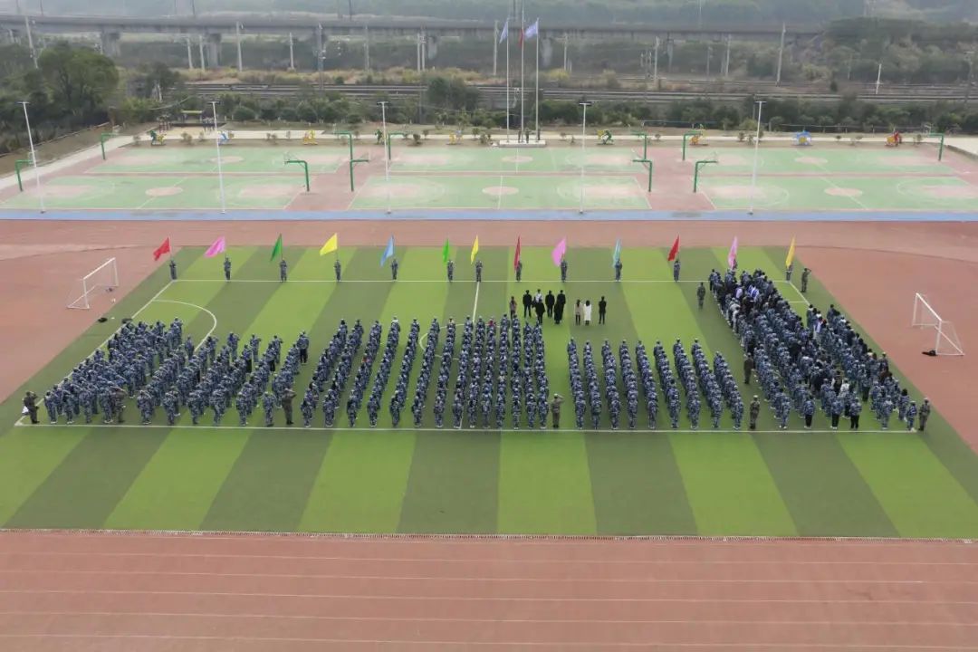 南昌向遠軌道技術(shù)學(xué)校隆重舉行2022年春季新生素質(zhì)拓展成果展示暨表彰大會