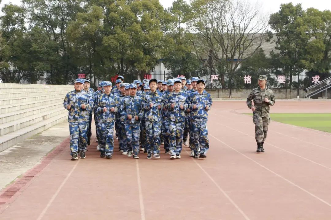 南昌向遠軌道技術(shù)學(xué)校隆重舉行2022年春季新生素質(zhì)拓展成果展示暨表彰大會