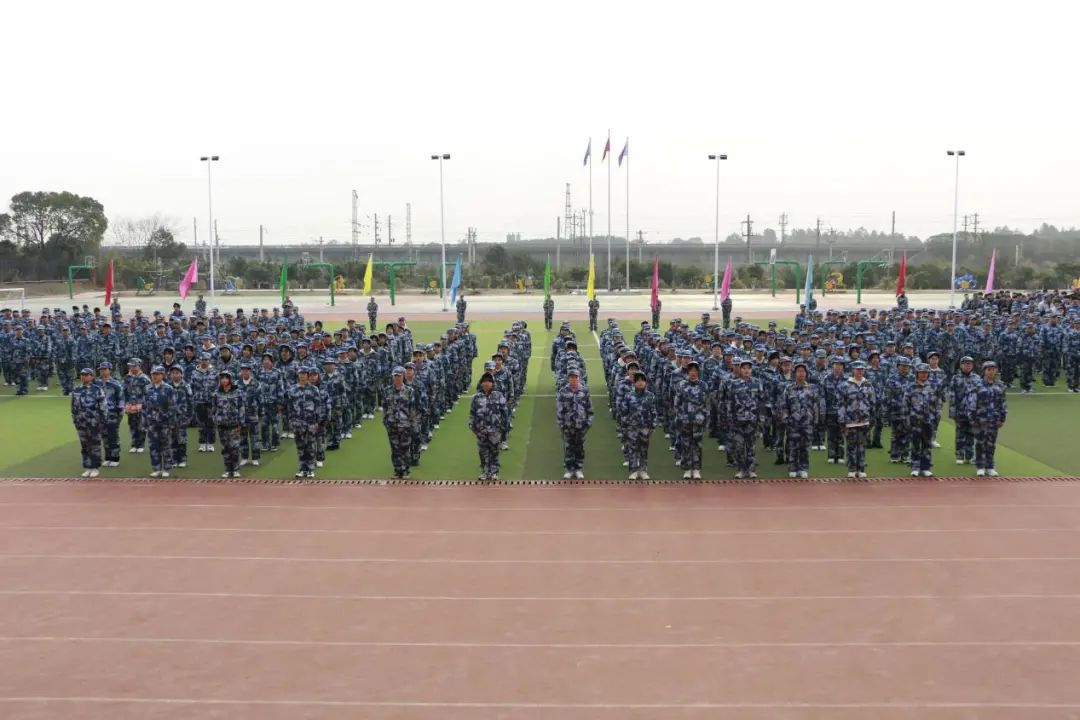 南昌向遠軌道技術(shù)學(xué)校隆重舉行2022年春季新生素質(zhì)拓展成果展示暨表彰大會