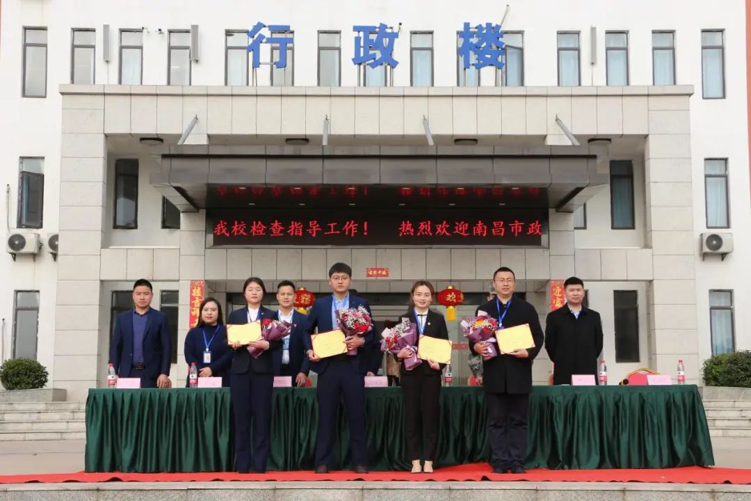 南昌向遠軌道技術(shù)學(xué)校隆重舉行2022年春季新生素質(zhì)拓展成果展示暨表彰大會