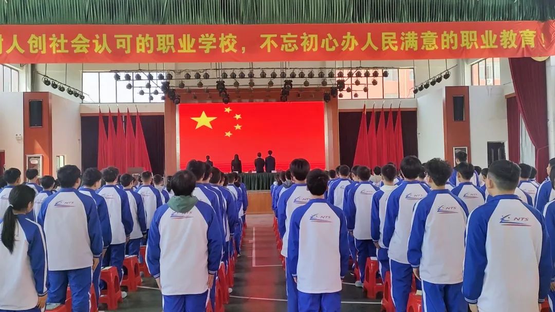 南昌向遠軌道技術(shù)學(xué)校舉行第十五期團校開班儀式