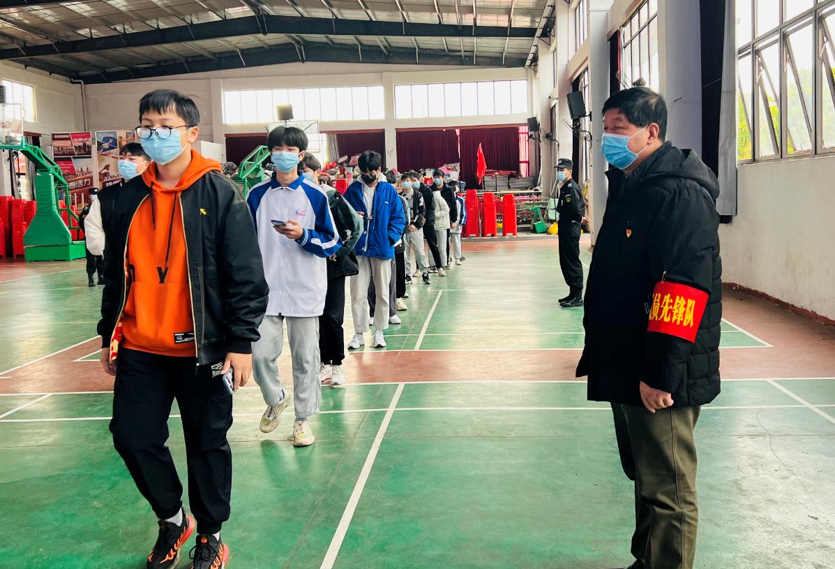 退而不休，初心永恒-致敬南昌向遠(yuǎn)軌道技術(shù)學(xué)校黨支部書記毛志富