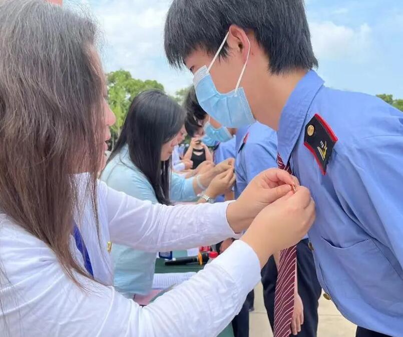 南昌向遠軌道技術學校舉行慶祝中國共產主義青年團成立100周年新團員入團儀式暨表彰大會