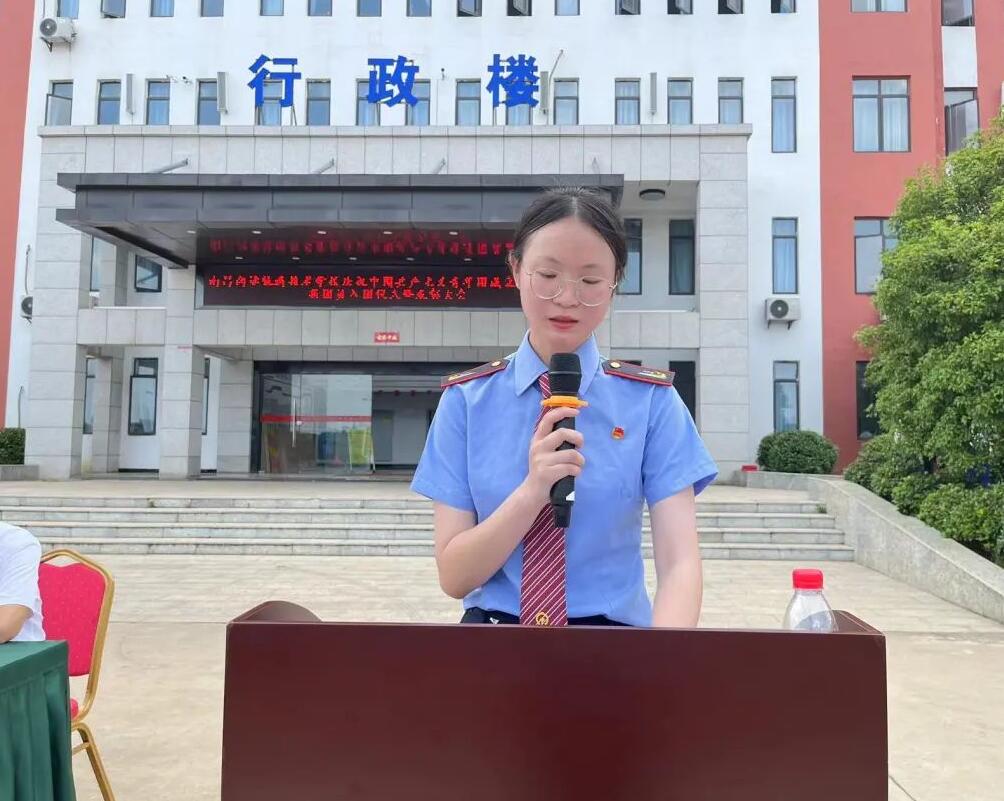 南昌向遠軌道技術學校舉行慶祝中國共產主義青年團成立100周年新團員入團儀式暨表彰大會