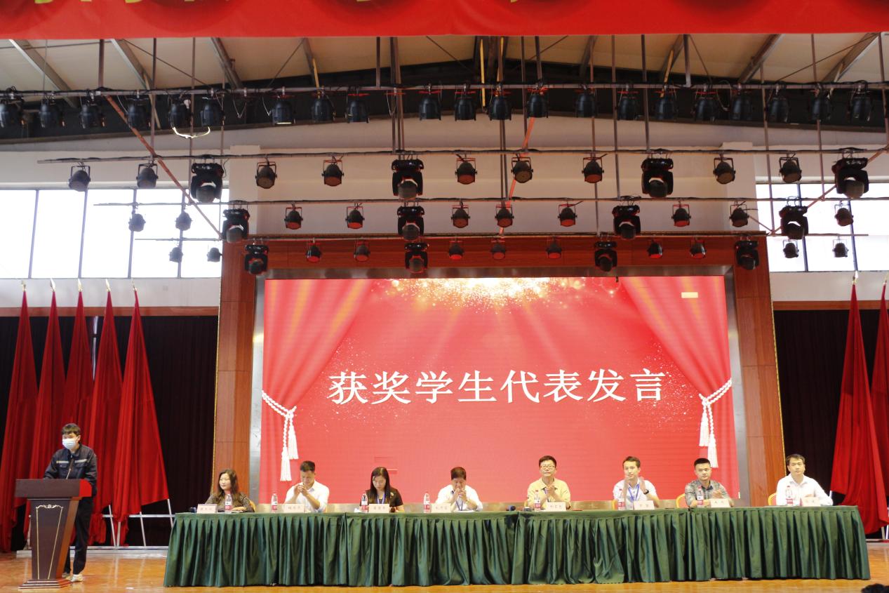南昌向遠(yuǎn)軌道技術(shù)學(xué)校召開市教學(xué)能力大賽、技能大賽表彰大會(huì)