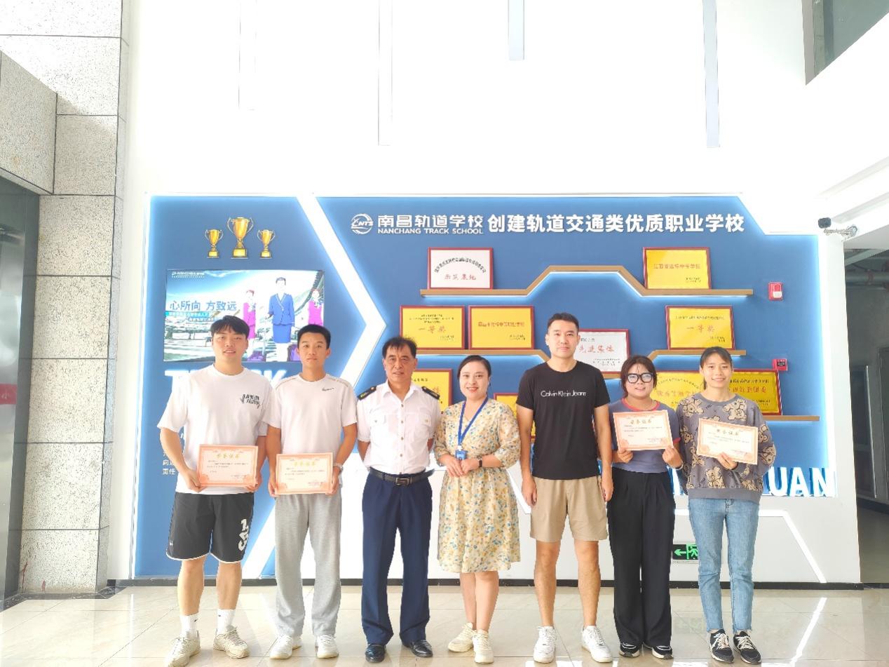 南昌向遠(yuǎn)軌道技術(shù)學(xué)校召開南昌師范學(xué)院實(shí)習(xí)老師學(xué)期總結(jié)會(huì)議
