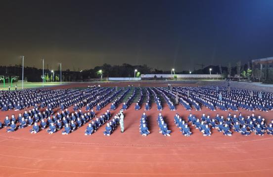 奮斗成就夢(mèng)想‖南昌向遠(yuǎn)軌道技術(shù)學(xué)校組織學(xué)生觀(guān)看開(kāi)學(xué)第一課