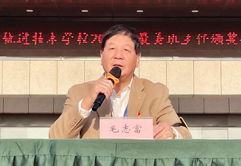 南昌向遠(yuǎn)軌道技術(shù)學(xué)校舉行“最美班主任”頒獎(jiǎng)儀式