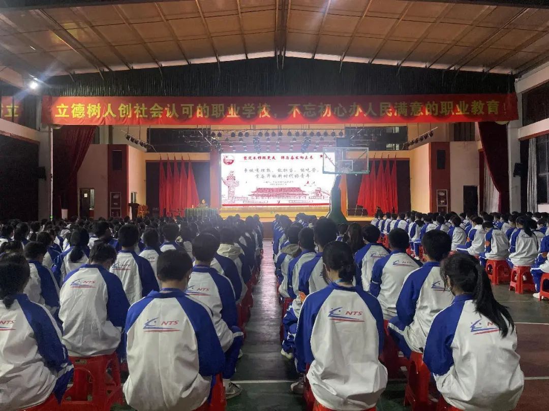 南昌向遠軌道技術(shù)學(xué)校召開“堅定不移跟黨走，踔厲奮發(fā)向未來 ”主題團課