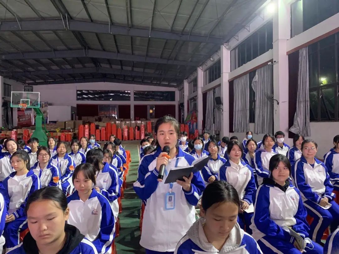 南昌向遠軌道技術(shù)學(xué)校召開“堅定不移跟黨走，踔厲奮發(fā)向未來 ”主題團課