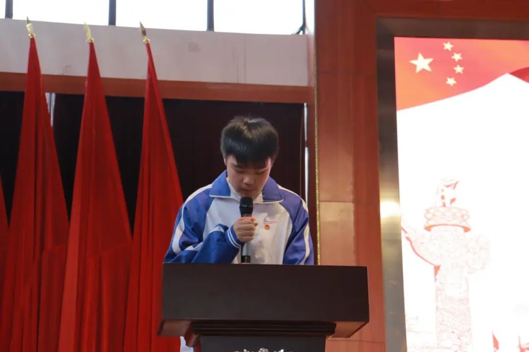 南昌向遠軌道技術學校紀念“一二·九”愛國運動暨新團員入團宣誓儀式