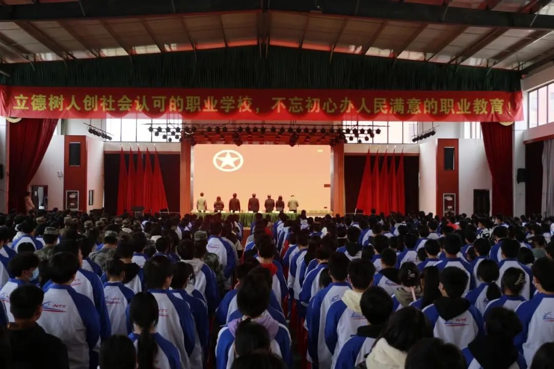南昌向遠軌道技術學校紀念“一二·九”愛國運動暨新團員入團宣誓儀式