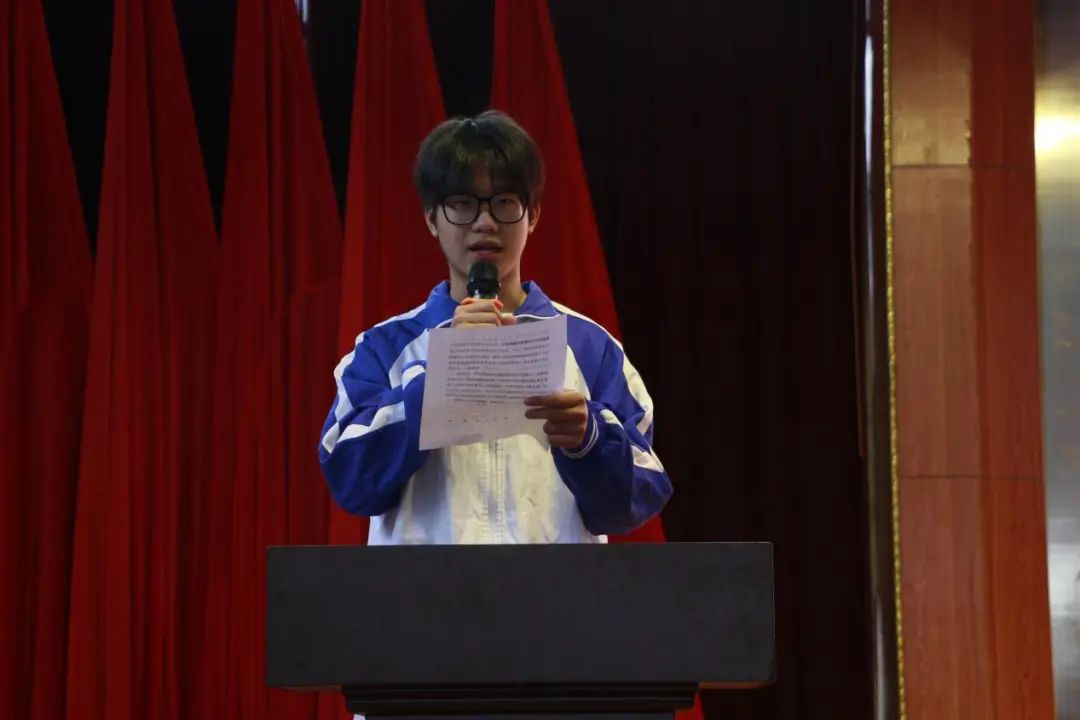 南昌向遠軌道技術學校紀念“一二·九”愛國運動暨新團員入團宣誓儀式