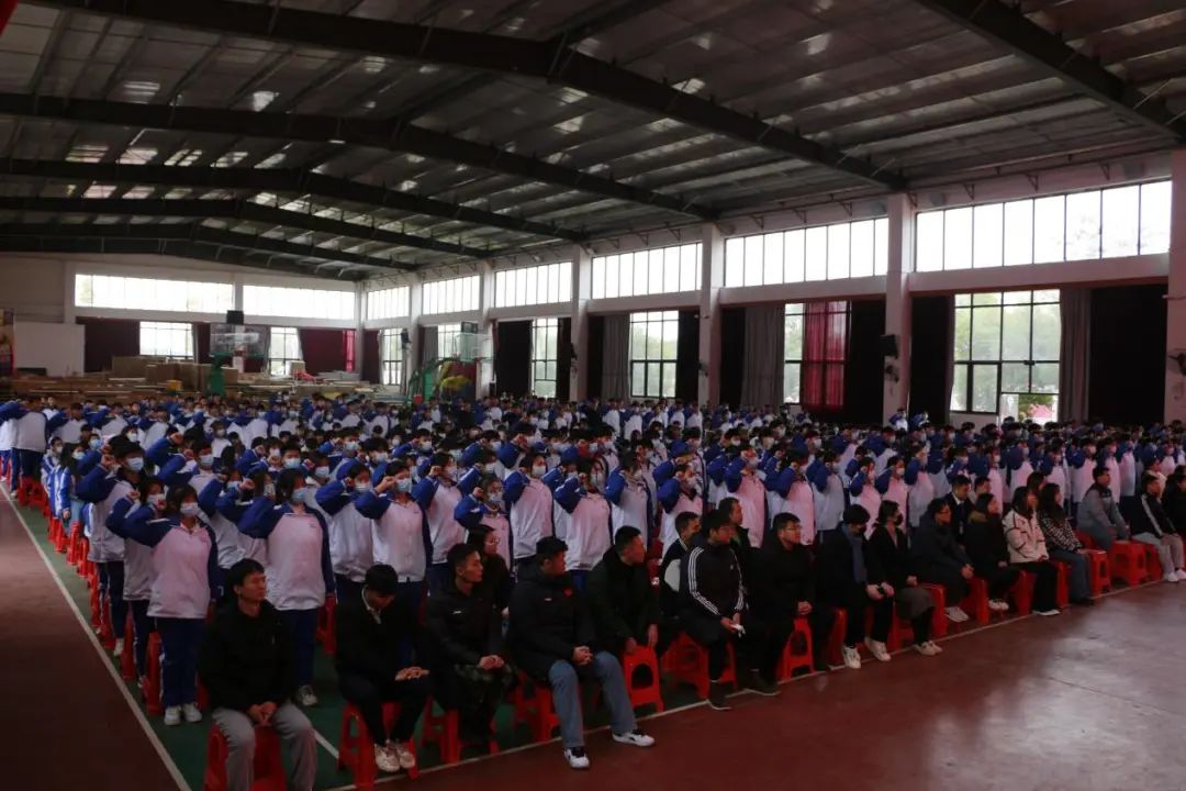 南昌向遠軌道技術學校紀念“一二·九”愛國運動暨新團員入團宣誓儀式