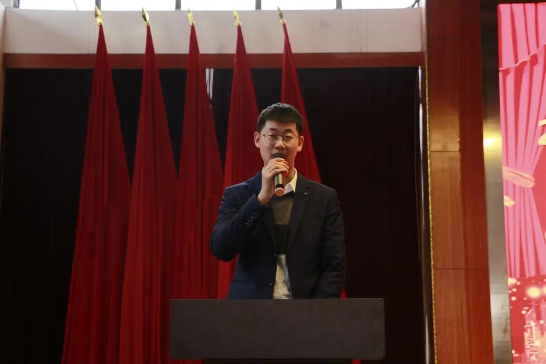 南昌向遠(yuǎn)軌道技術(shù)學(xué)校舉行2021-2022學(xué)度五好學(xué)生、優(yōu)秀學(xué)生干部、優(yōu)秀班集體及各類(lèi)積極分子表彰大會(huì)