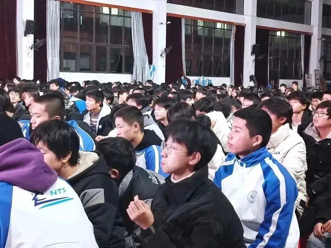 “慧”溝通，愛相隨∥南昌向遠軌道技術學校組織親子溝通心理講座