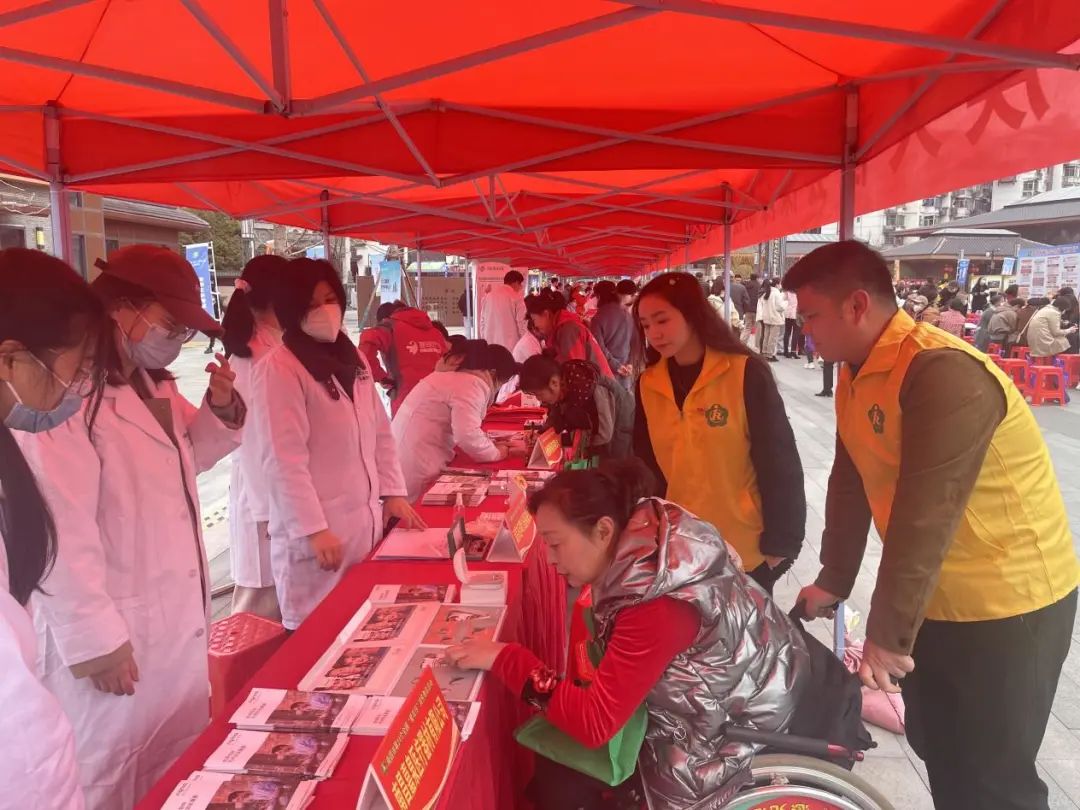 南昌向遠軌道技術(shù)學校青年志愿者助力南昌市第24個全國“愛耳日”宣傳教育活動
