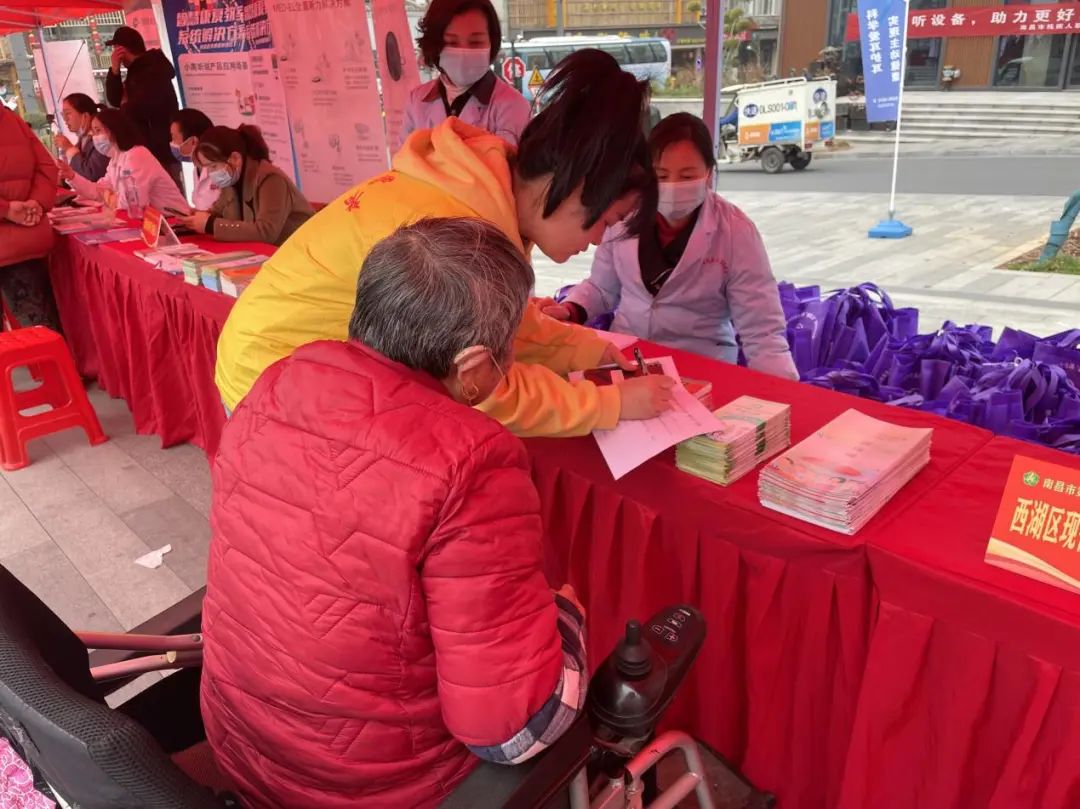 南昌向遠軌道技術(shù)學校青年志愿者助力南昌市第24個全國“愛耳日”宣傳教育活動