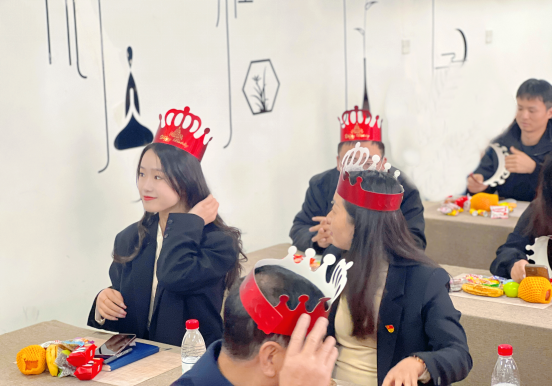 溫馨生日會(huì)，情暖教師心|南昌向遠(yuǎn)軌道技術(shù)學(xué)校舉辦2023年第一季度教職工集體生日會(huì)