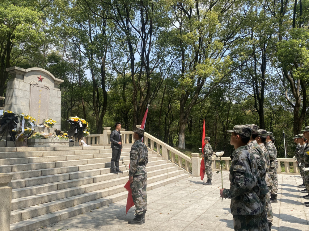南昌向遠軌道技術(shù)學校赴方志敏烈士陵園開展2023年“清明祭英烈”主題教育活動