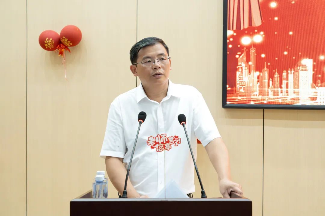 南昌向遠(yuǎn)軌道技術(shù)學(xué)校召開慶祝第39個(gè)教師節(jié)暨表彰大會(huì)