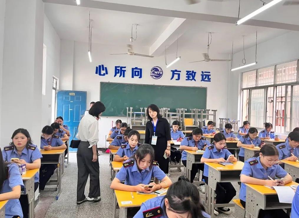 南昌向遠(yuǎn)軌道技術(shù)學(xué)校與江西旅游商貿(mào)職業(yè)學(xué)院中高職“3+2”轉(zhuǎn)段文化水平考核圓滿完成