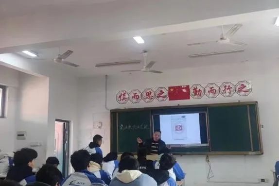南昌向遠(yuǎn)軌道技術(shù)學(xué)校機車車輛工程系開展公開課活動