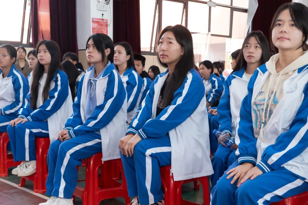協(xié)同育人 為愛(ài)護(hù)航｜南昌向遠(yuǎn)軌道技術(shù)學(xué)校開(kāi)展兩性健康知識(shí)講座