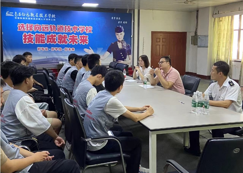迅達電梯江西分公司領導來校進行企業(yè)宣講和人才招聘