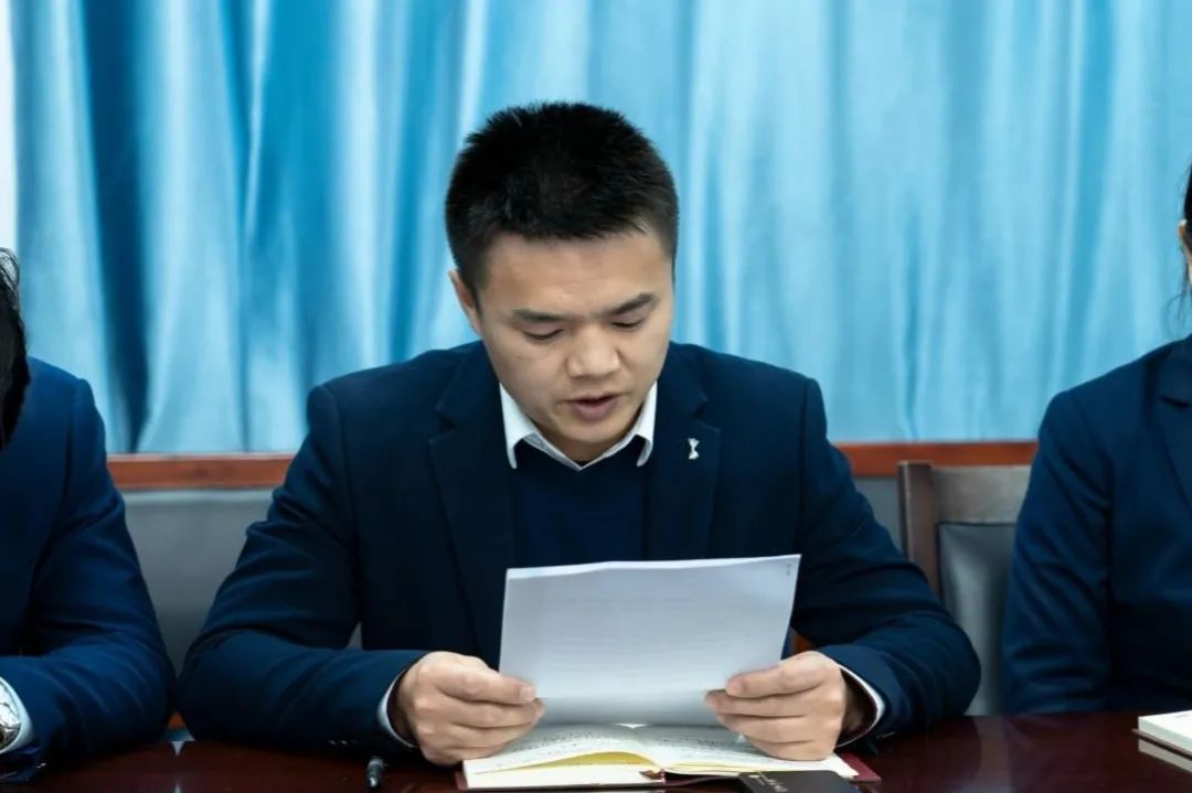 南昌向遠(yuǎn)軌道技術(shù)學(xué)校黨支部召開(kāi)2023年度主題教育專題組織生活會(huì)和開(kāi)展民主評(píng)議黨員