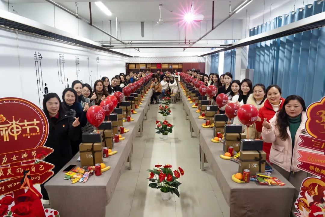 南昌向遠(yuǎn)軌道技術(shù)學(xué)校熱烈慶祝“三八”國際勞動?jì)D女節(jié)