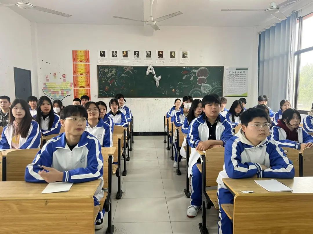 南昌向遠(yuǎn)軌道技術(shù)學(xué)校召開2024年第一期心理委員培訓(xùn)會