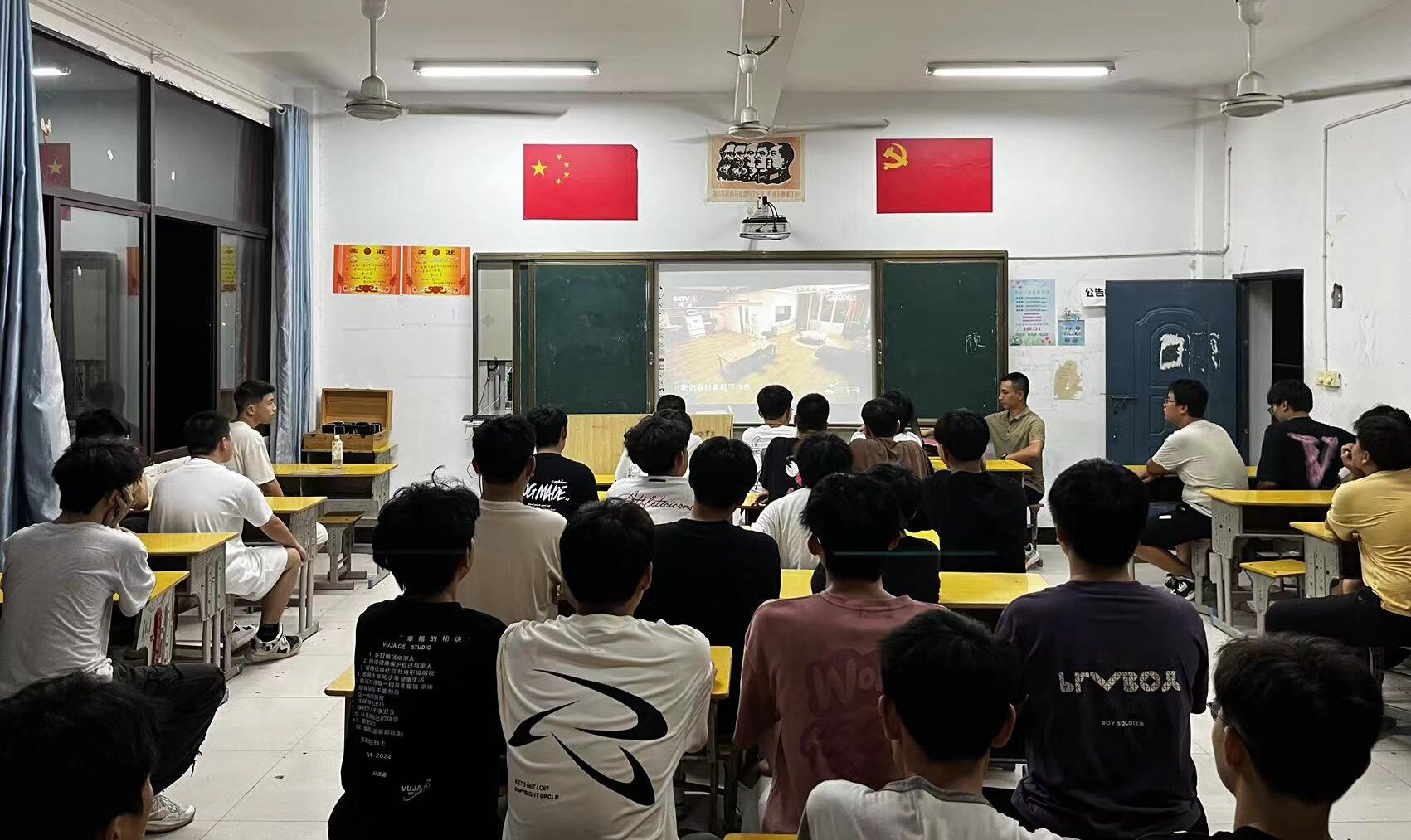 青春有為，未來可期|南昌向遠(yuǎn)軌道技術(shù)學(xué)校組織全體師生觀看《開學(xué)第一課》