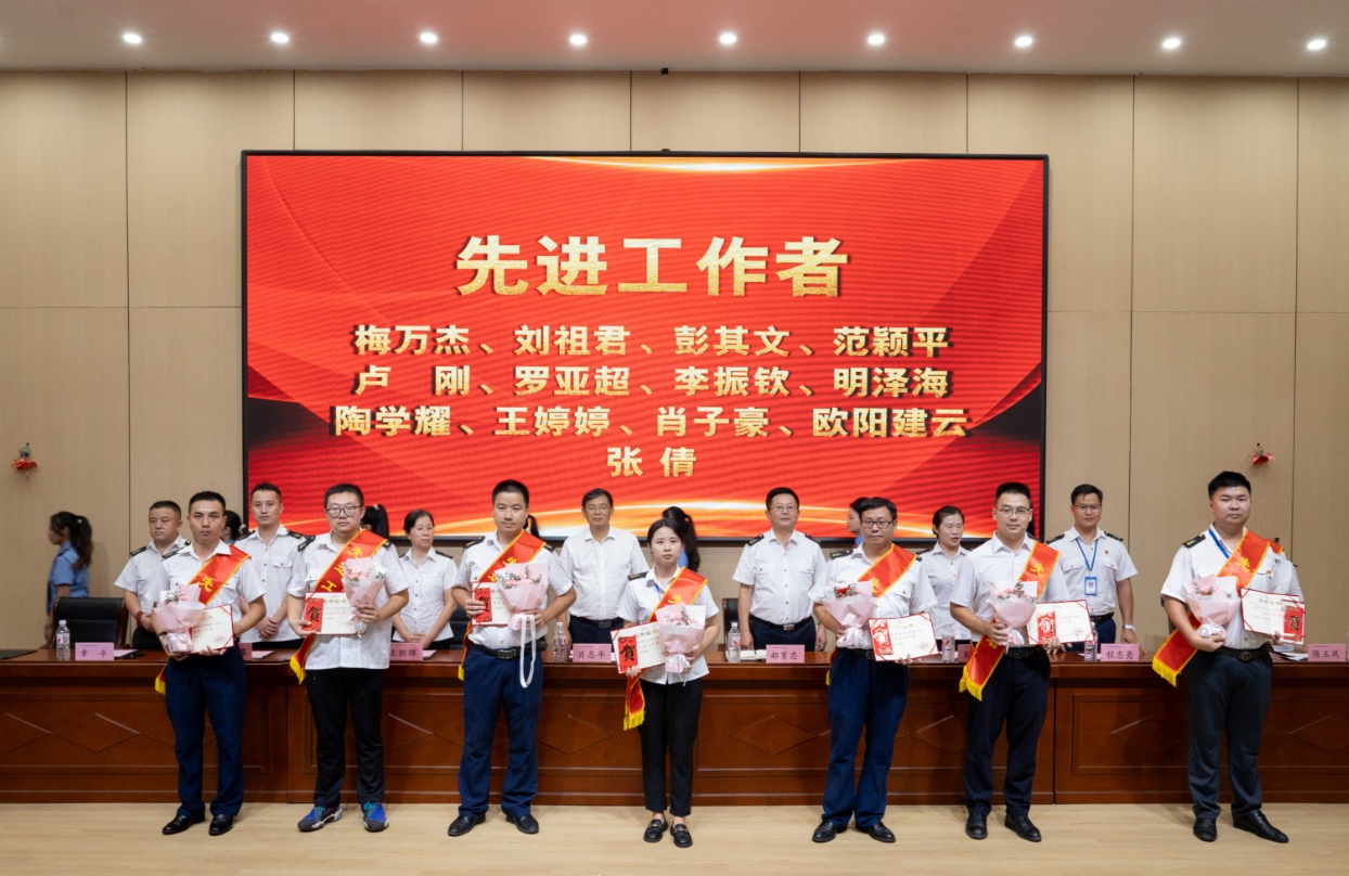 南昌向遠(yuǎn)軌道技術(shù)學(xué)校召開慶祝第40個教師節(jié)暨表彰大會