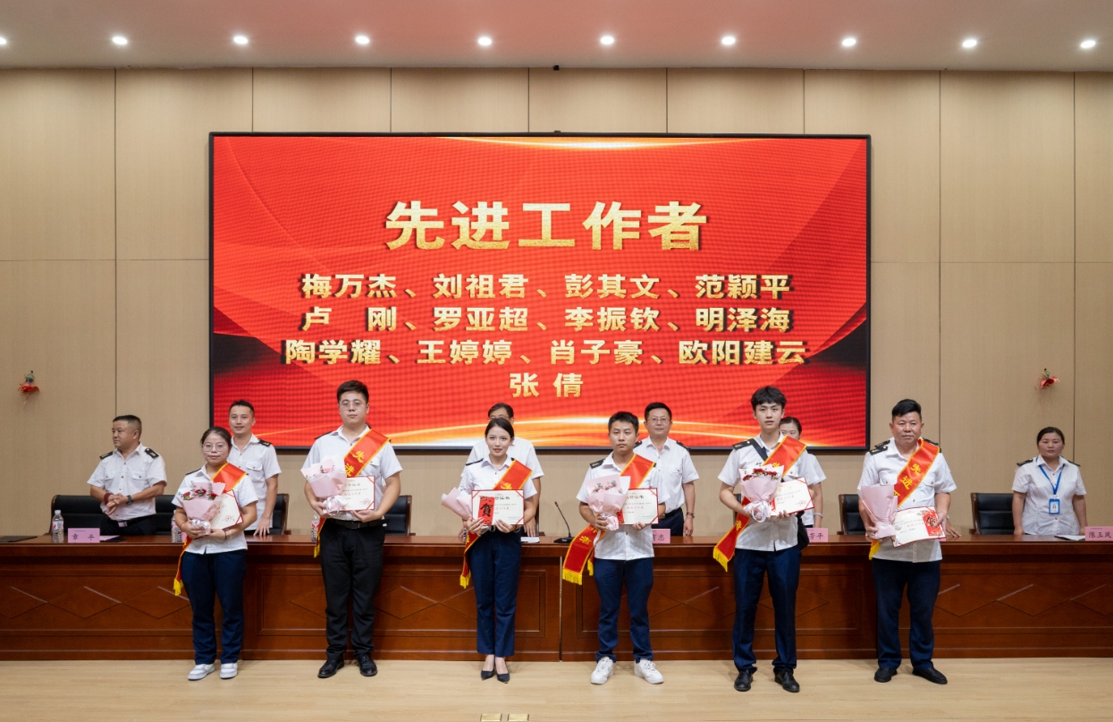 南昌向遠(yuǎn)軌道技術(shù)學(xué)校召開慶祝第40個教師節(jié)暨表彰大會