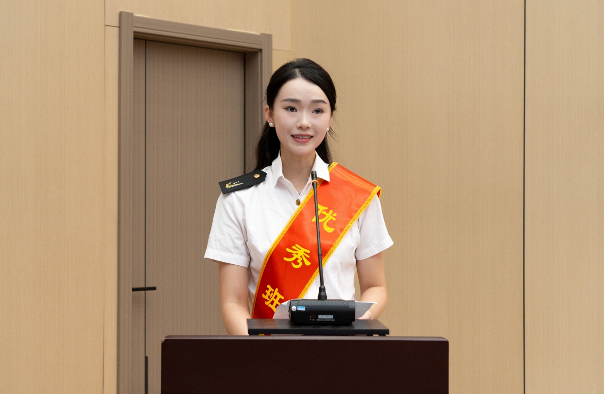 南昌向遠(yuǎn)軌道技術(shù)學(xué)校召開慶祝第40個教師節(jié)暨表彰大會