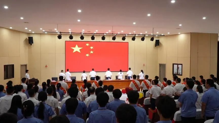 南昌向遠(yuǎn)軌道技術(shù)學(xué)校召開慶祝第40個教師節(jié)暨表彰大會