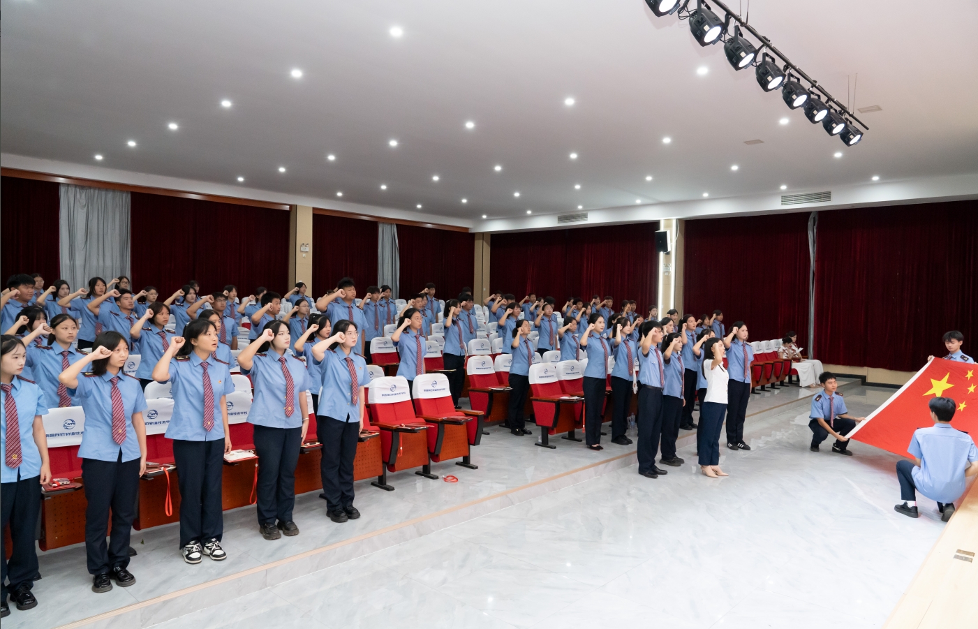 南昌向遠(yuǎn)軌道技術(shù)學(xué)校新學(xué)年團(tuán)委、學(xué)生會(huì)第一次全體會(huì)議圓滿(mǎn)落幕