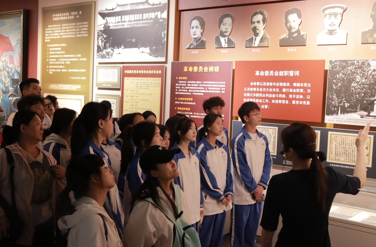 南昌向遠(yuǎn)軌道技術(shù)學(xué)校團(tuán)委開展10月份主題團(tuán)日活動(dòng)