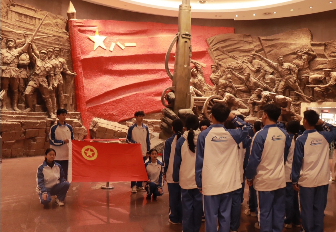 南昌向遠(yuǎn)軌道技術(shù)學(xué)校團(tuán)委開展10月份主題團(tuán)日活動(dòng)