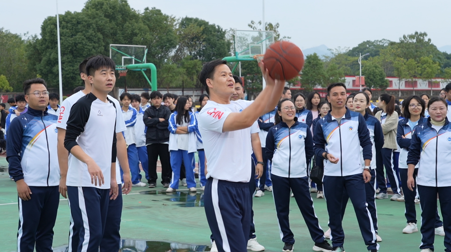 熱烈祝賀南昌向遠軌道技術(shù)學(xué)校第十七屆運動會圓滿閉幕